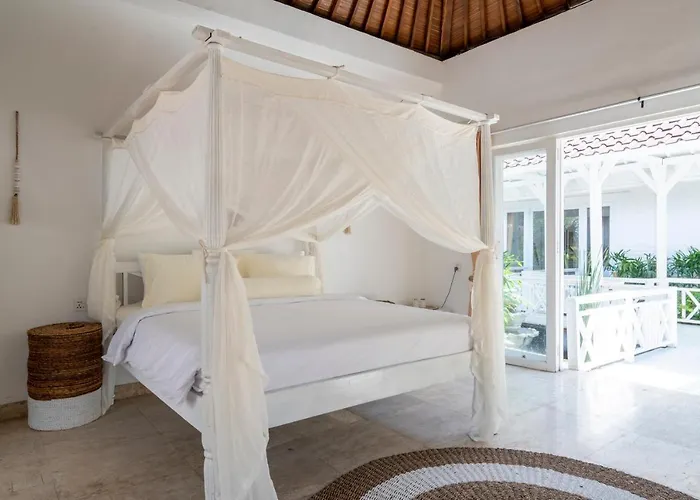 Isaiya Boutique 3*