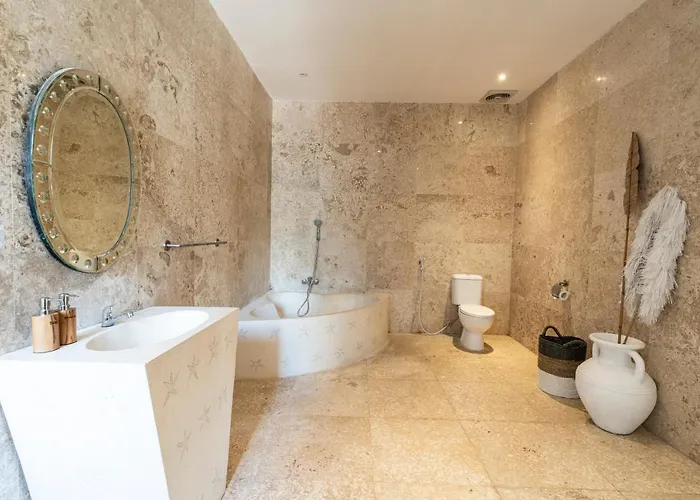 Isaiya Boutique 3*